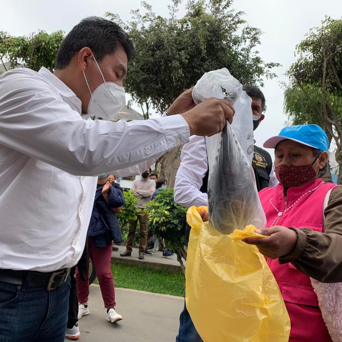 Alcalde Edde Cuellar Entrega Pistas Y Veredas En Las Cuadras Y